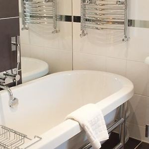 Luxus Zimmer mit Kingsize-Bett